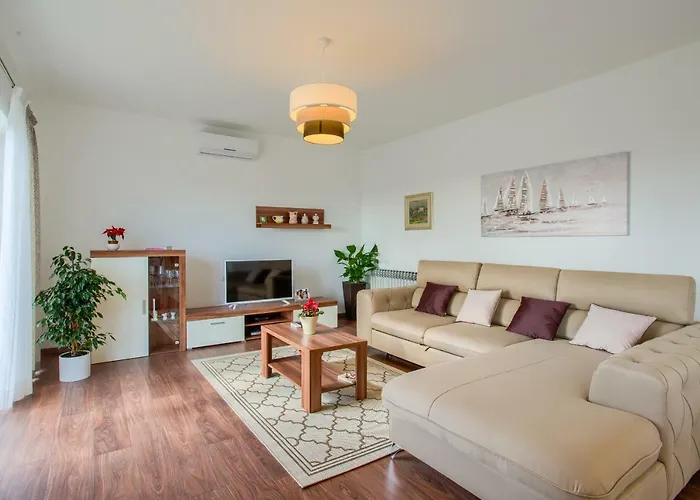 Harmony 아파트 풀라