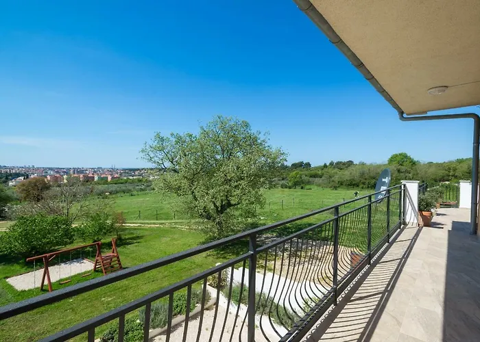 Harmony 아파트 풀라